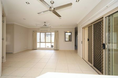 Beautiful Modern Home - Media Room - Private Backyard - Solar - Photo 3