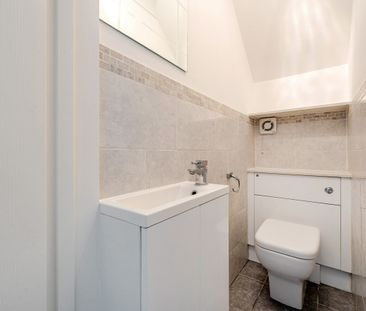 Hotham Close, Sutton At Hone, Dartford, DA4 9ET - Photo 2