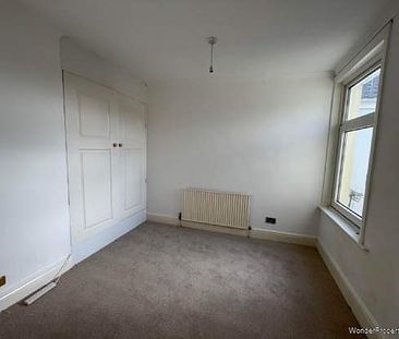 3 bedroom property to rent in Southsea - Photo 4