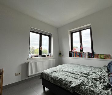 Hedendaags 2 slpk-appartement met balkon - Photo 5