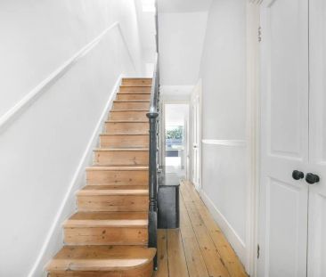 3 bedroom house in Stoke Newington - Photo 1