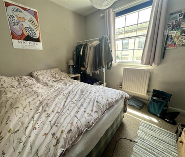 2 bedroom flat to rent - Photo 4 | Rentumo