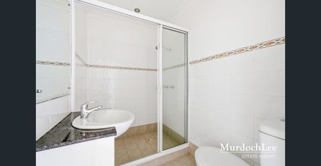 LARGE 3 BED - BEST LOCATION! - Photo 4