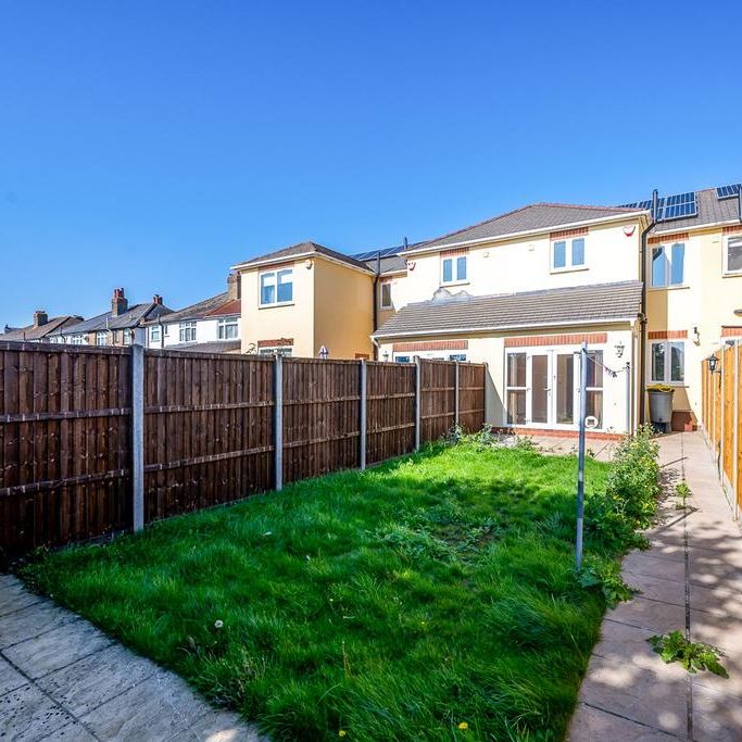 2 bedroom terraced house to rent - Photo 1