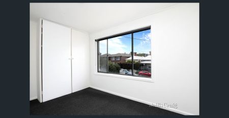 Spacious Apartment In Convenient Location - Photo 2