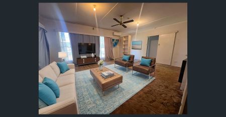 Large Home In A Central Location - Photo 3