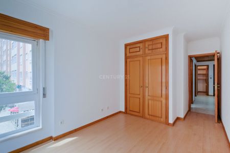 Apartamento T2 para arrendamento na Av. de Fitares - Photo 5