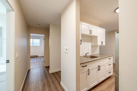 Crestview Apartments - Photo 3