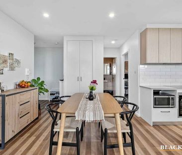 Spacious with views - Photo 6