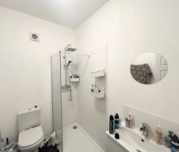 1 bedroom in a house share to rent - Photo 5