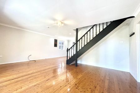 Beautifully renovated double-storey home perfect for growing families - Photo 4