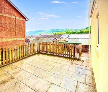 3 bedroom end of terrace house to rent - Photo 2