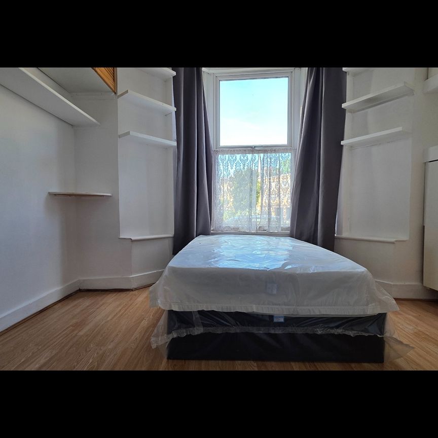 Studio Flat, Brooke Road, N16 - Photo 1