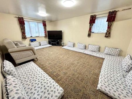 Cam House, Apprentice Gardens, Northolt, UB5 - Photo 3