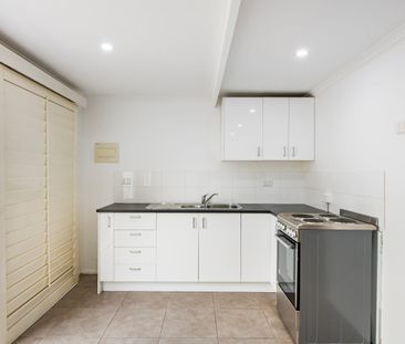 Easy care flat – stroll to Bateau Bay shops and cafes - Photo 2