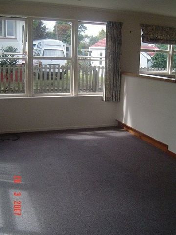 Sunny 2 Bedroom House in Morrinsville - Photo 4