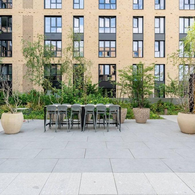 Studio to rent - Photo 1