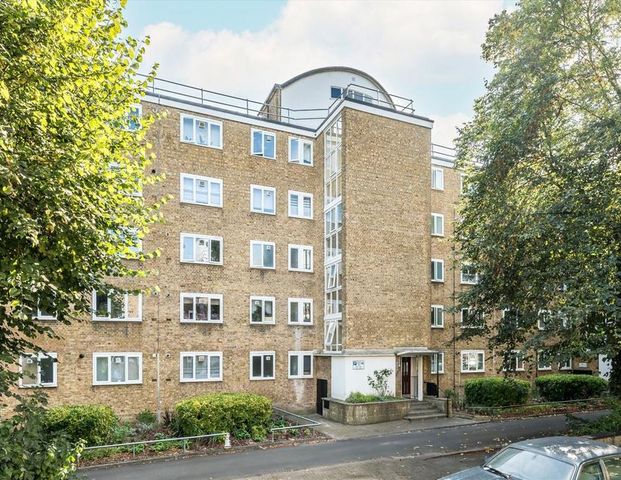 3 bedroom flat to rent - Photo 1