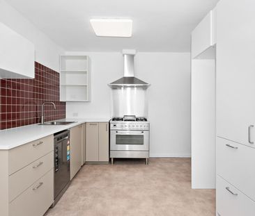 Well-Presented 3 Bedroom Home - Photo 3