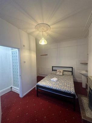 8 bedroom house share to rent - Photo 1