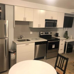 For Lease - 230 South Kingsway N/A Unit# 10, Toronto, Ontario - Photo 2