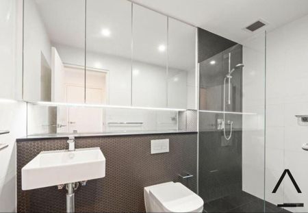 North Facing, Convenient & Modern 2 Bedroom Apartment - Photo 5