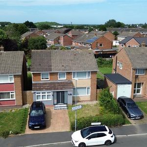 5 bedroom detached house to rent - Photo 2