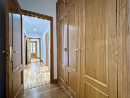 3 bedroom luxury Apartment for rent in Avenida Columbano Bordalo Pinheiro, Campolide, Lisbon - Photo 3