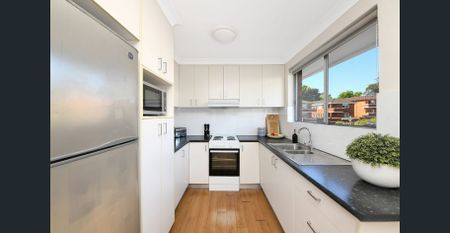 Bright and Sunny North Facing Apartment! - Photo 3