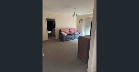 PERFECTLY POSITIONED QUIET 2 BEDROOM TOWNHOUSE WITH COURTYARD - Photo 3