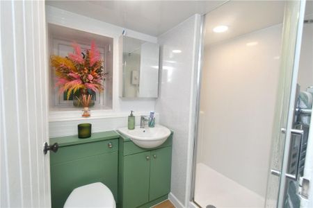 2 bedroom detached house to rent - Photo 4