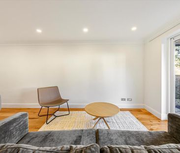 3 bedroom flat to rent - Photo 5