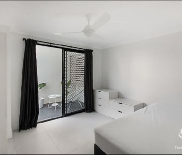 Lovely renoavted room for rent in Apartment - Photo 2