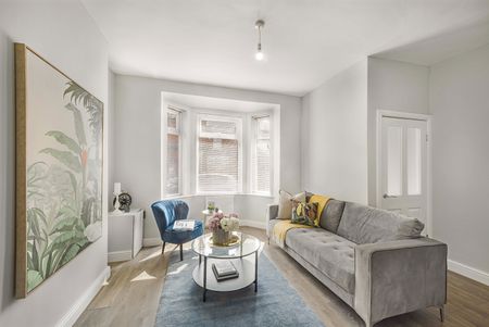 3 Bed End Terrace, Kennedy Road, M5 - Photo 2