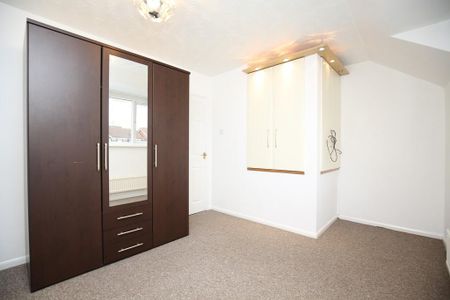 2 bedroom end of terrace house to rent - Photo 4