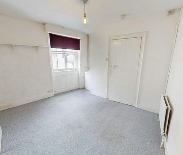 Flat to rent on - Photo 1