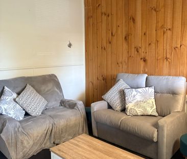 1-2 bedroom partially furnished cottage - Photo 1