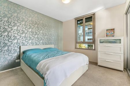 1402/2 Sterling Circuit, Camperdown. - Photo 3