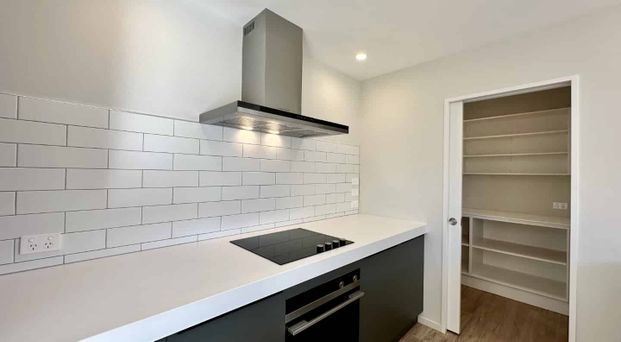 Modern And Sunny! - Photo 1