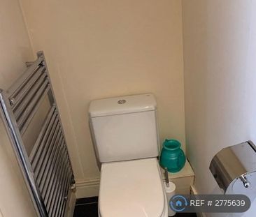 1 bedroom in a flat share to rent - Photo 6