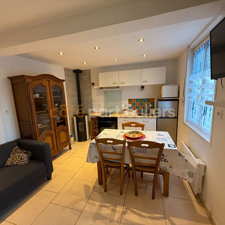 Petite maison meublée en triplex 1 Chambre - Photo 1