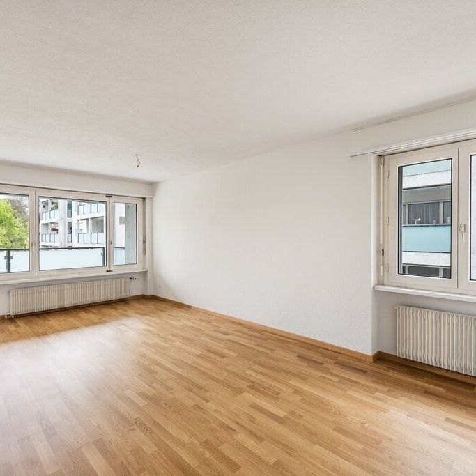 central city apartment with balcony - Photo 1