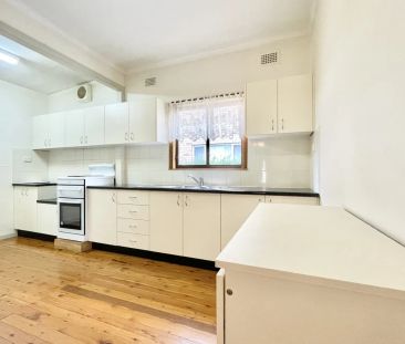 Low-maintenance family living - Photo 6