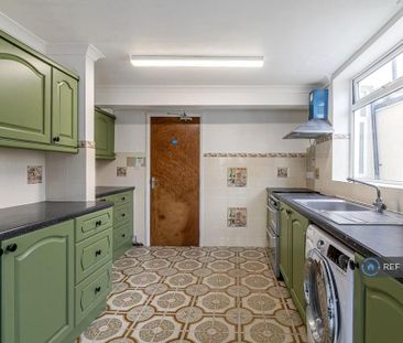 1 bedroom in a house share to rent - Photo 6