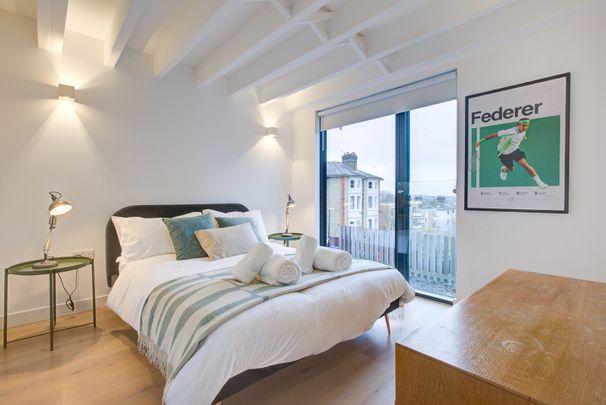 5 Bed Terraced House, Savona Close, SW19 - Photo 1