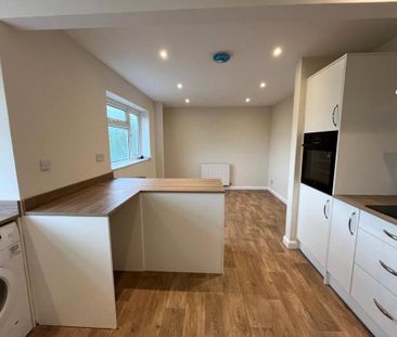 3 bedroom semi-detached house to rent - Photo 5