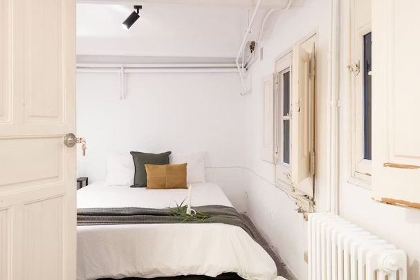 Carrer de Casp, Barcelona, Catalonia 08010 - Photo 1