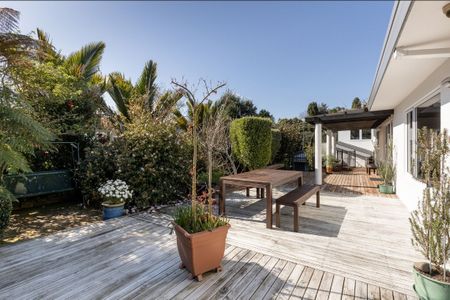 Welcome Bay Immaculate Home - Welcome Bay - Photo 2