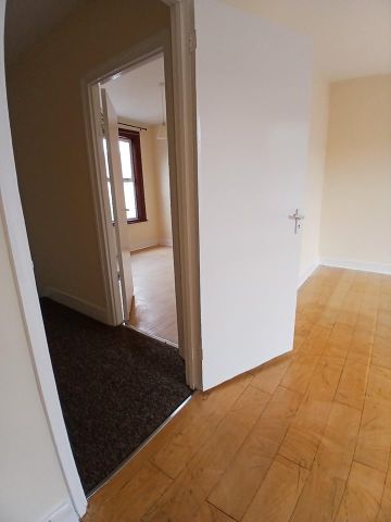 2 Bed Semi-Detached House, Perth Road, E13 - Photo 4
