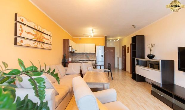METROPOLITAN │Útulný zariadený 2i byt s parkovaním - Photo 1